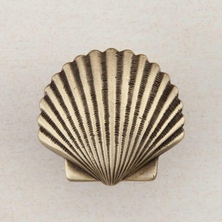 Acorn Mfg Acorn Manufacturing DPAAP Artisan Collection Small Scallop Knob; Antique Brass DPAAP